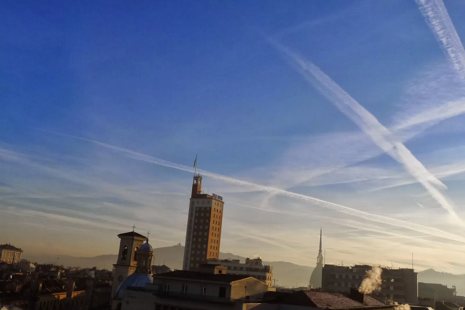Torino Scie chimiche: quando il cielo fa paura