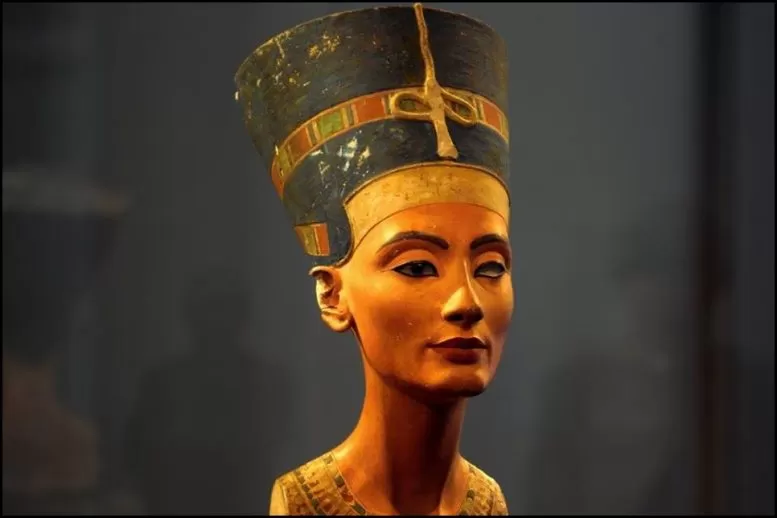 Primo piano del busto di Nefertiti
