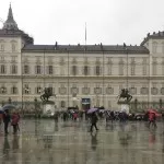 Torino, la schiuma bianca invade le strade della città