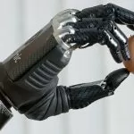 Prodotta a Torino la prima mano bionica: sarà utilizzata da un ragazzo di 17 anni