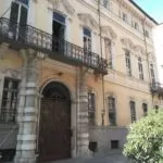 Il palazzo in via Maria Vittoria 4, vecchia sede del vermouth Carpano