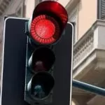 Pronti a Torino i semafori Vista Red: comparsi i cartelli segnalatori