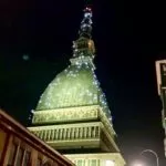 La Mole Antonelliana si illumina di “color bollicine” per Capodanno