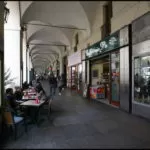 Al via la pulizia dei portici di via Po: si inizia dall’angolo con piazza Vittorio