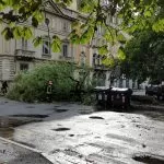 Nubifragio a Torino: vento, grandine, strade e metropolitane allagate