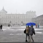 Meteo, domani arriva la neve a Torino: la coltre bianca anche sabato