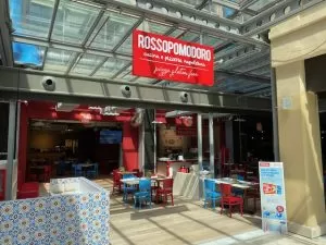 Torino, Rossopomodoro completa il restyling al Lingotto e apre nella nuova food court