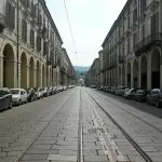 La storica pavimentazione con le lose di via Po a Torino è salva