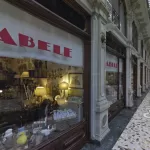 Chiude il negozio Babele nella Galleria Subalpina di Torino