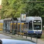 Torino: uomo blocca un tram perché non può salirci con la carrozzina