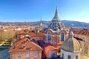 Torino e Cupola della sindone vista dall'alto di giorno